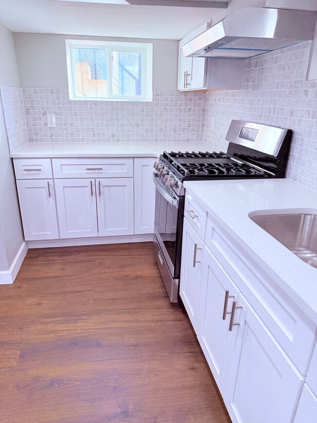 Building Photo - 692 Day Ave