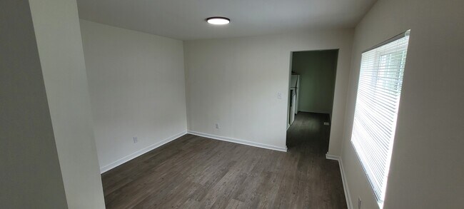 Foto del edificio - 1542 McConnell Rd