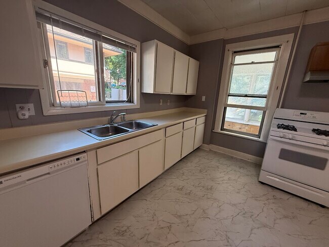 Foto del edificio - 1915 University Ave