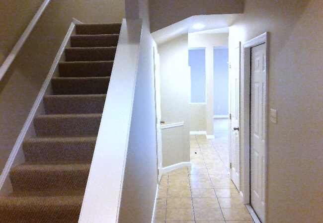 Foto del edificio - 3-bedroom, 2.5-bathroom Townhome