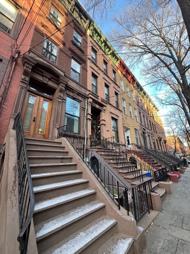 Building Photo - 122 Mercer St