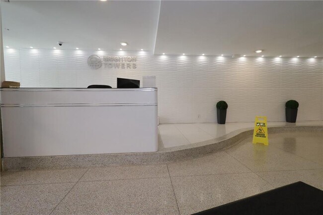 Foto del edificio - 50 Brighton 1st Rd