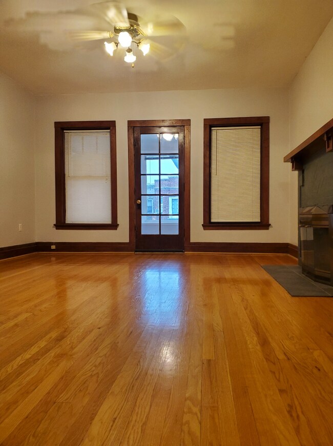 Foto del edificio - 4734 N Albany Ave