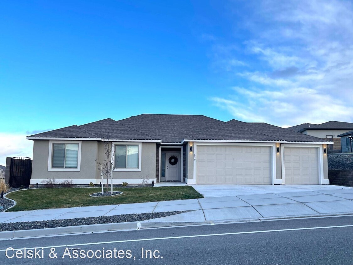 Foto principal - 3 br, 2 bath House - 650 Belmont Blvd