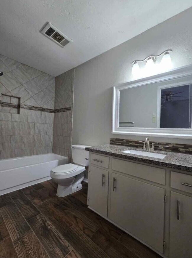 Foto del edificio - 7455 Calder Ave