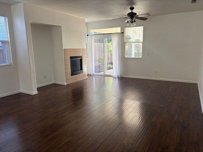 Building Photo - 3 bed 2 Bath 12 Bridges Home Lincoln, CA