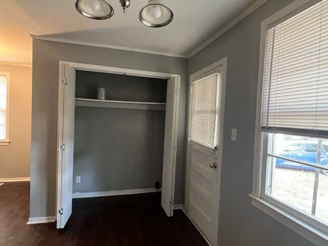 Building Photo - 2102 B Rogers ~ Eutaw Homes