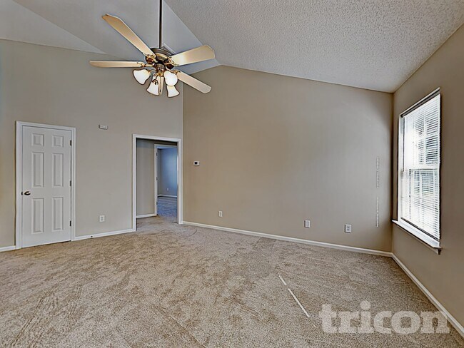 Foto del edificio - 218 Glencroft Dr