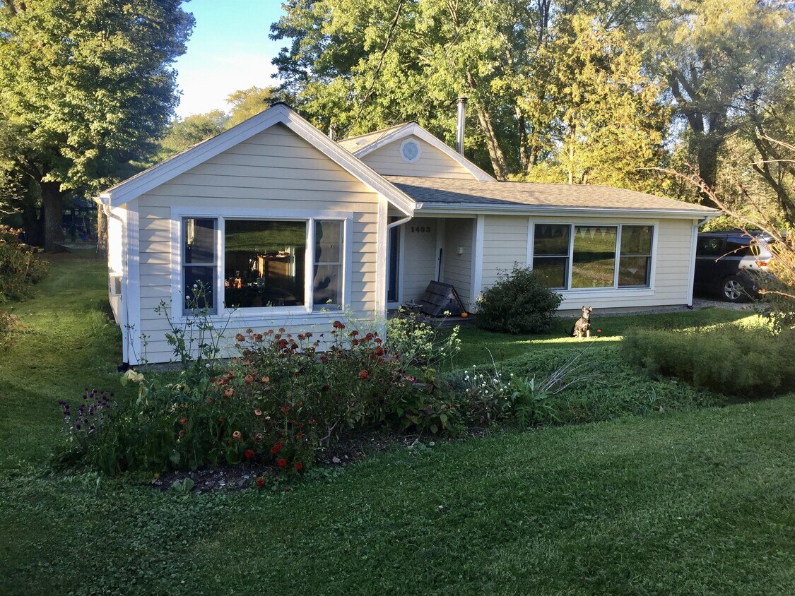 Foto principal - 1493 Saunders Rd