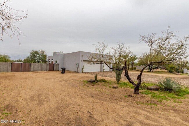 Foto del edificio - 12201 N 66th St