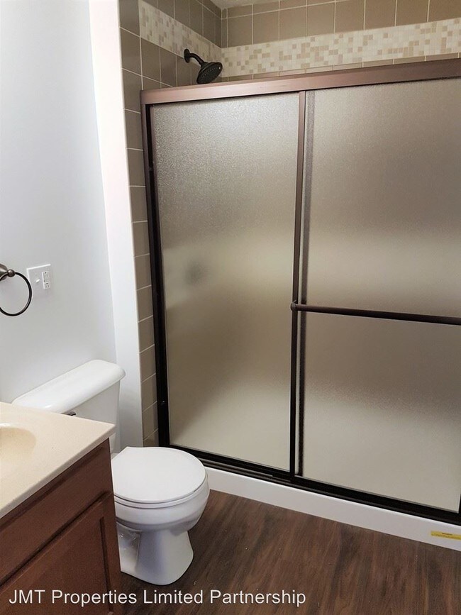 Foto del edificio - 327 W 8th St