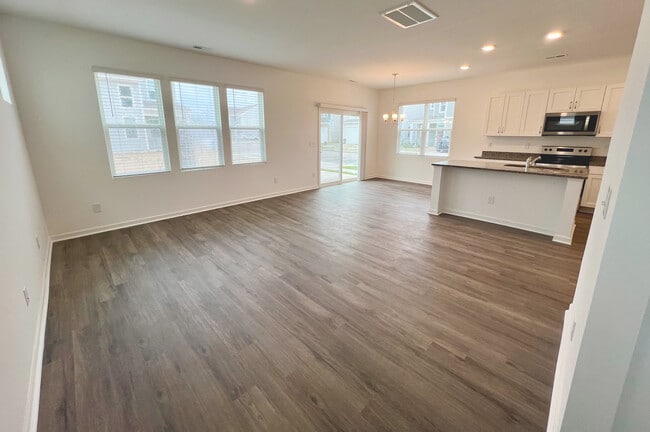 Photo - 1649 Stanley St House