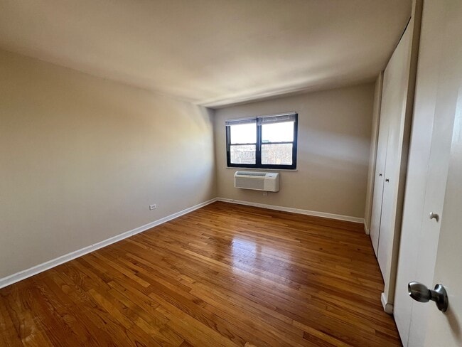 Building Photo - Greenview Apartments