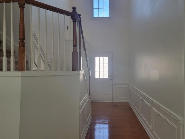 Building Photo - 2448 Fairlie Dr