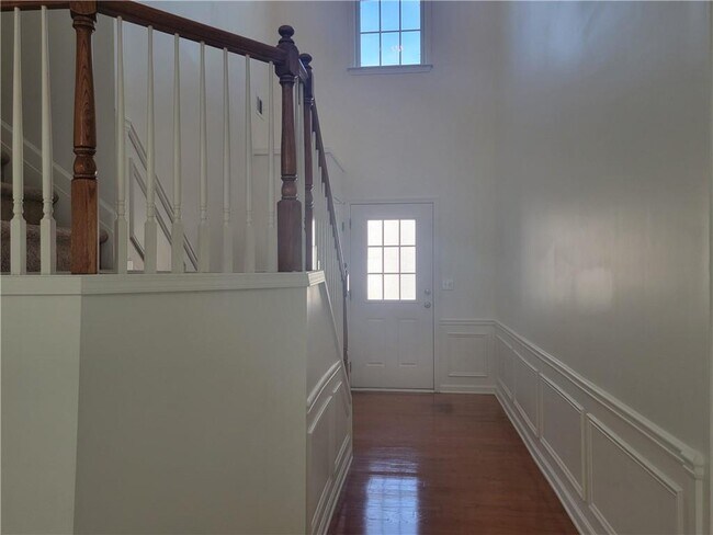 Foto del edificio - 2448 Fairlie Dr