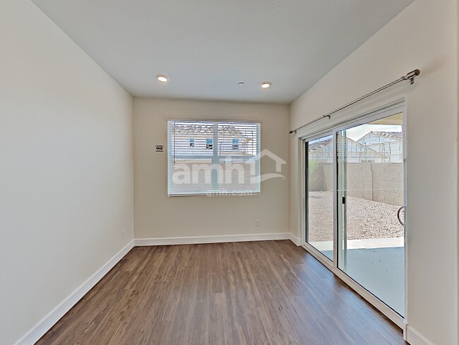 Foto del edificio - 5927 W Larkspur Dr