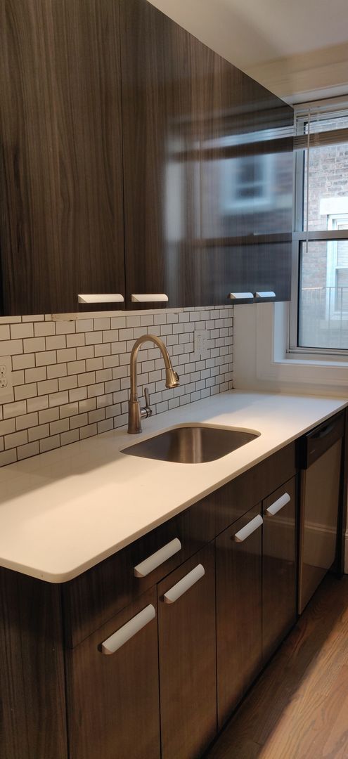 Building Photo - No Security Deposit, In-Unit Washer and Dryer, Heat, Hot Water Included