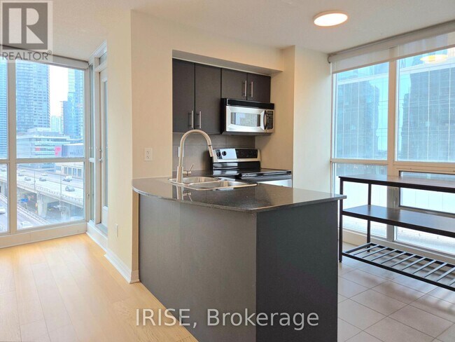 Photo du bâtiment - 16 Yonge St