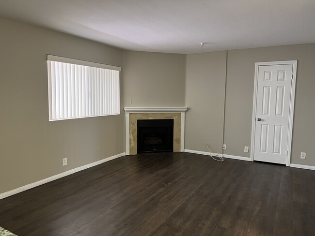 Building Photo - 827 Redondo Ave