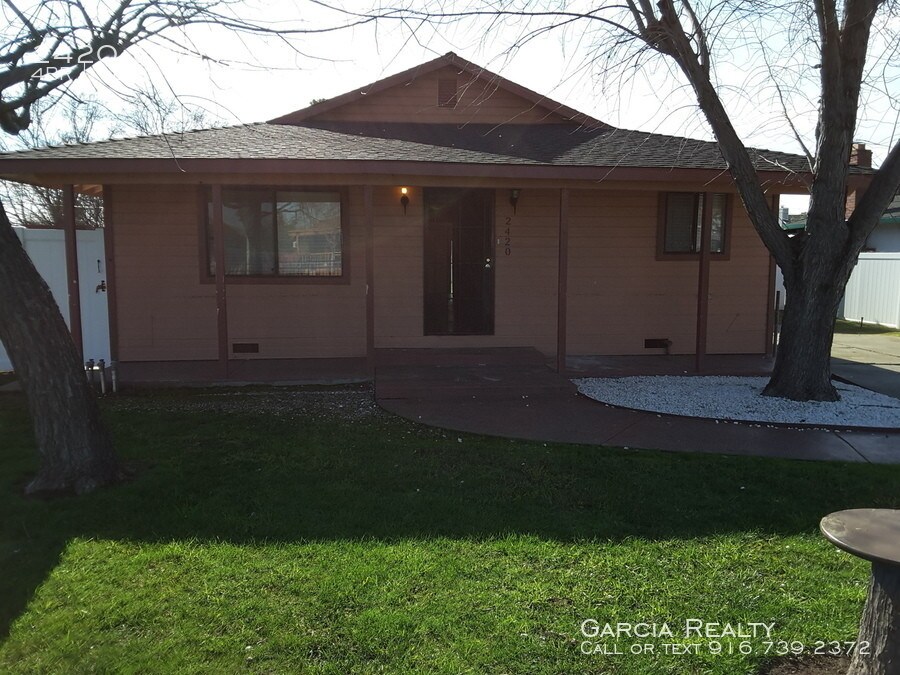 Primary Photo - 3/4 bedroom 1 bath in South Sac