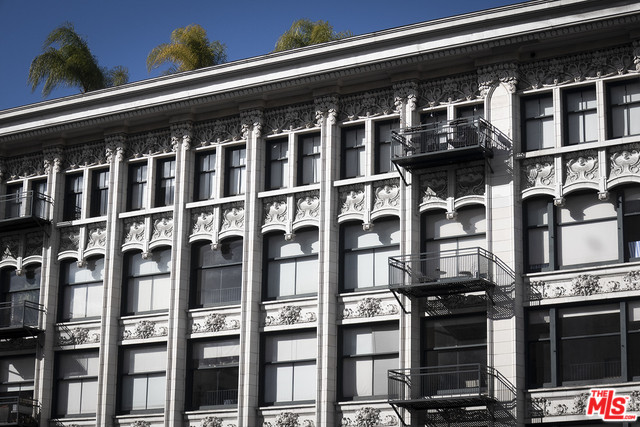 Primary Photo - 315 W 5th St