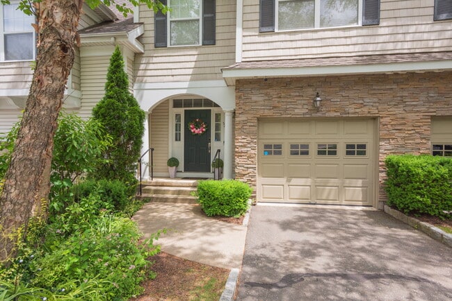 Building Photo - 52 Woodcrest Ln
