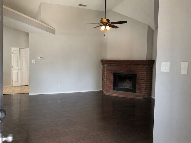 Foto del edificio - 1309 Brookfield Dr