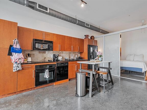 Foto del edificio - 2124 E 6th St