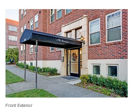 Building Photo - Carlyle Apartments