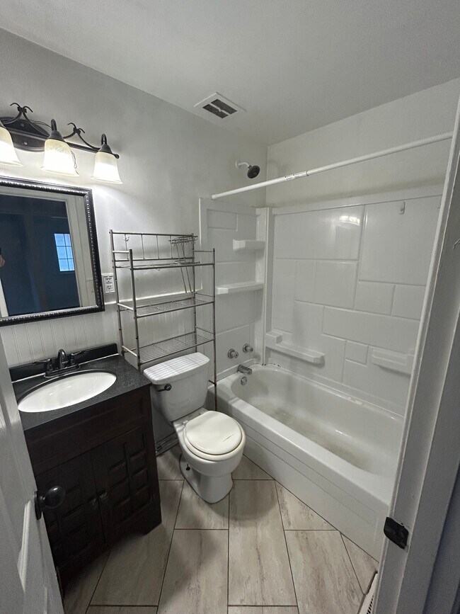 Foto del edificio - 1404 Logan St