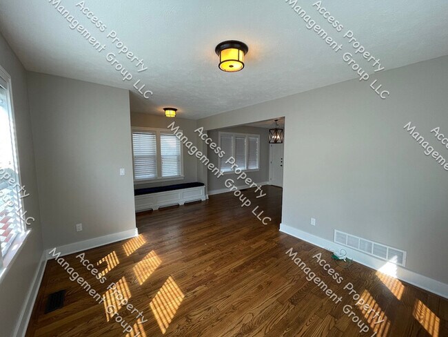 Building Photo - MidTown 3 Bedroom Beautifully Updated!