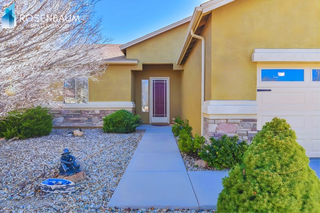Gorgeous 3-bedrooms, 2-baths home in the desirable Granville community of Prescott Valley!