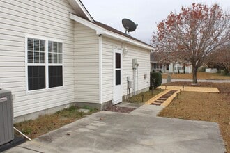 Building Photo - 5005 Medieval Dr