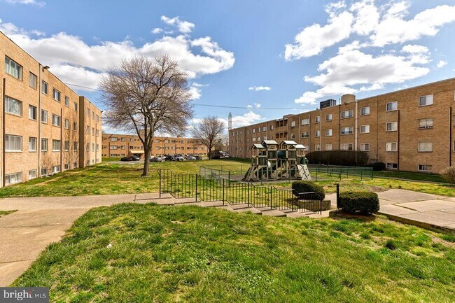 Foto del edificio - 6451 Oxford Ave