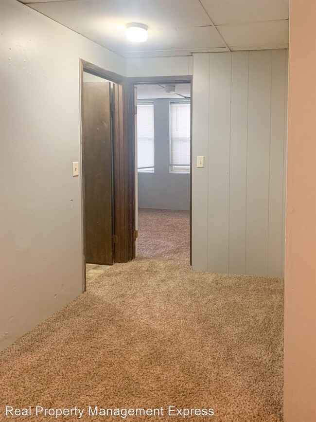 Building Photo - 1 br, 1 bath Apartment - East State Street...