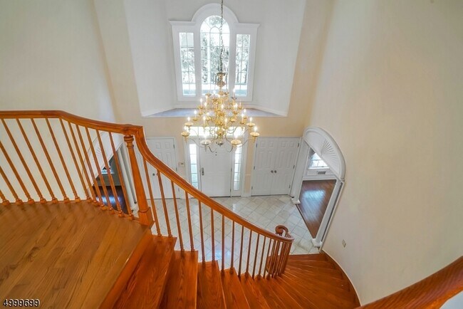 Foto del edificio - 45 Jenks Hill Rd