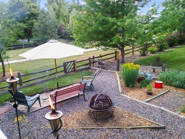 Foto del edificio - Comfy, 3 Bedroom Modern Home with Solar Power and Lots of Open Living Areas