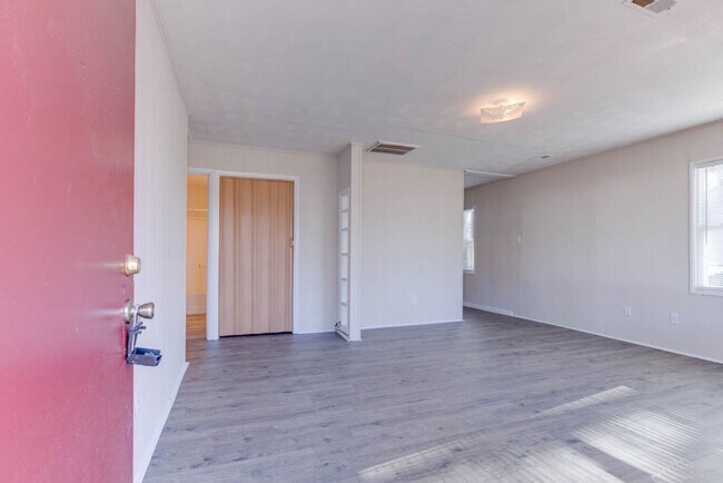 Foto del edificio - 106 Pine Grove Ave