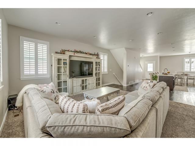 Building Photo - Beautiful 4 Bed 4 Bath Townhome in South J...
