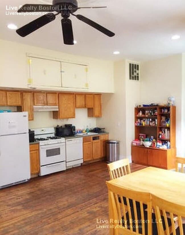 Building Photo - 22 Highgate St