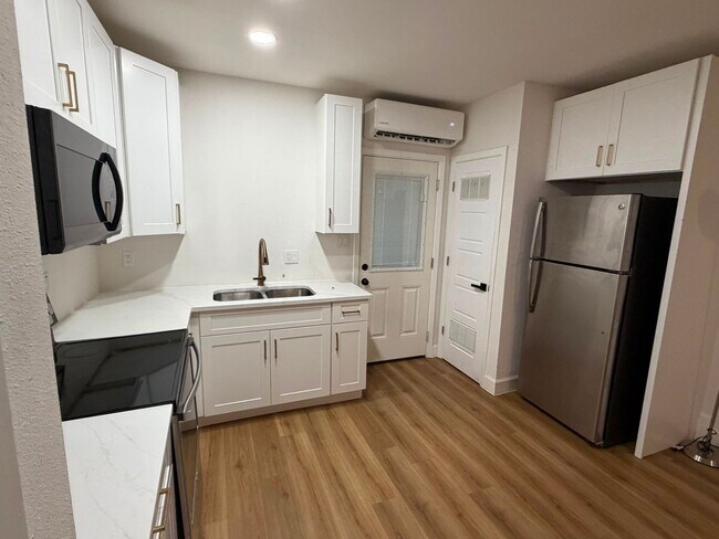 Building Photo - Charming 1-Bedroom Home in a Prime Northwest Location