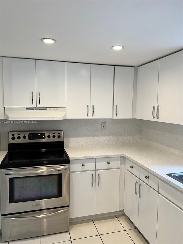 Primary Photo - 10901 N Kendall Dr
