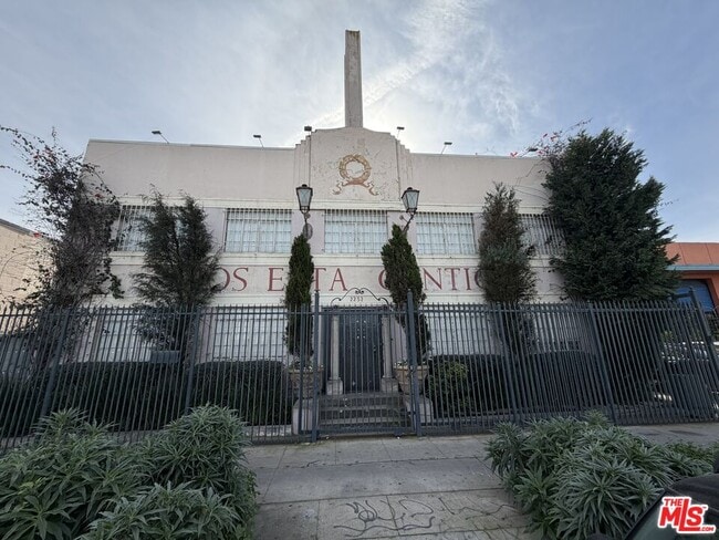 Foto del edificio - 2252 W Washington Blvd