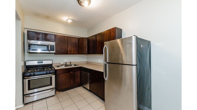 Building Photo - 4808 N Ridgeway Ave