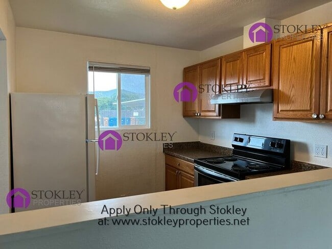 Building Photo - 35 Roberts St