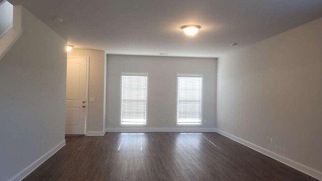 Foto del edificio - "Spacious 4-Bedroom Retreat with Modern Gr...