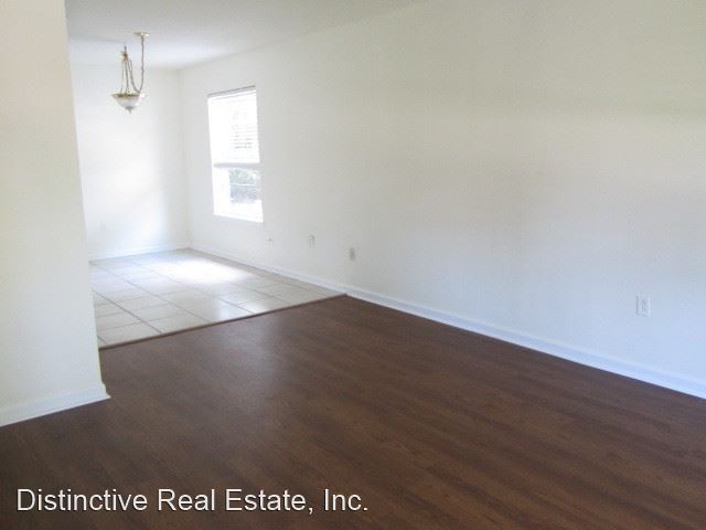 Building Photo - 3 br, 1 bath House - 2922 Camellia Dr