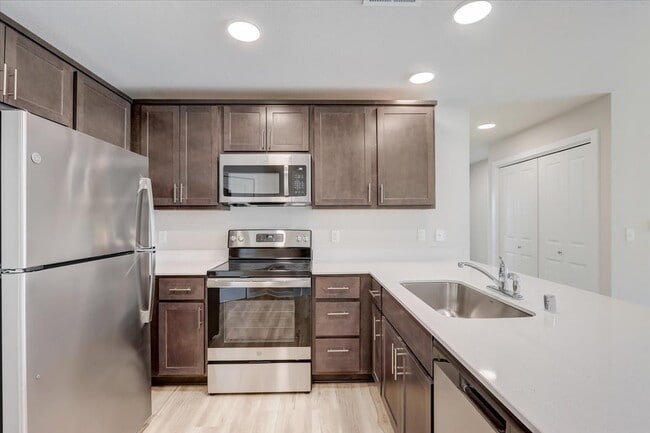 Building Photo - Hidden Hills Apartments