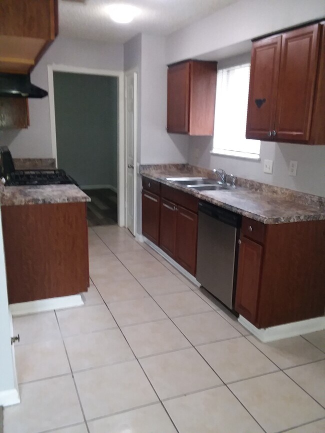 Foto del edificio - 3439 Trail Lake Dr
