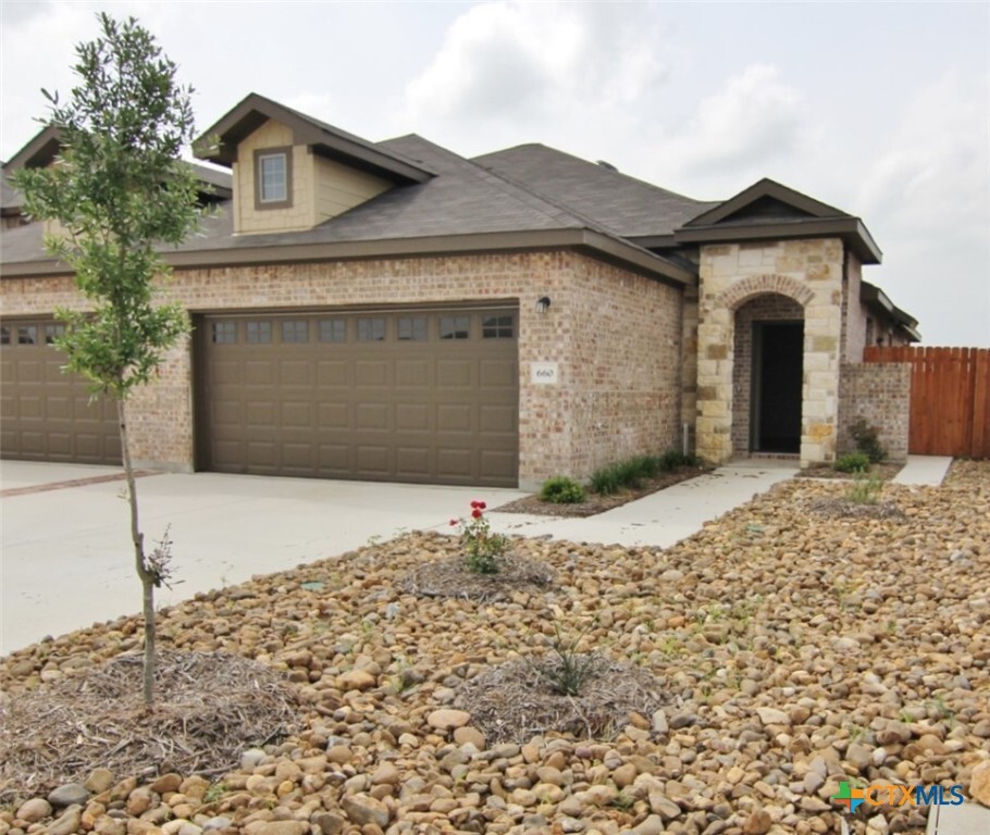 Foto principal - 660 Creekside Cir